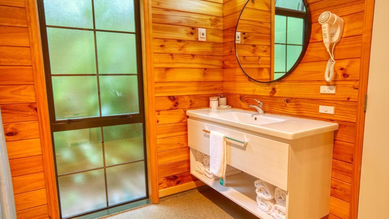 Paparoa Beach Hideaway With Hot Tub Barrytown Kültér fotó