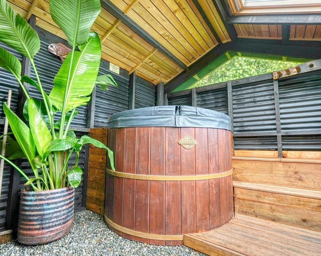 Paparoa Beach Hideaway With Hot Tub Barrytown Kültér fotó